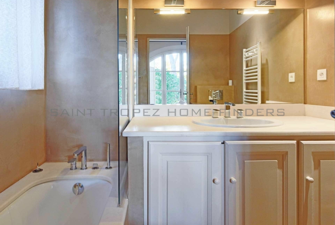  Exclusiv: Villa Mit High-end Ausstattung - ST TROPEZ HOME FINDERS
