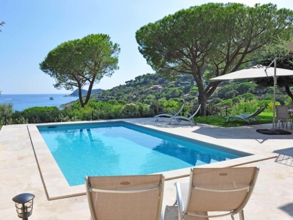 Sea view - just a few steps to the beach St Tropez Home Finders