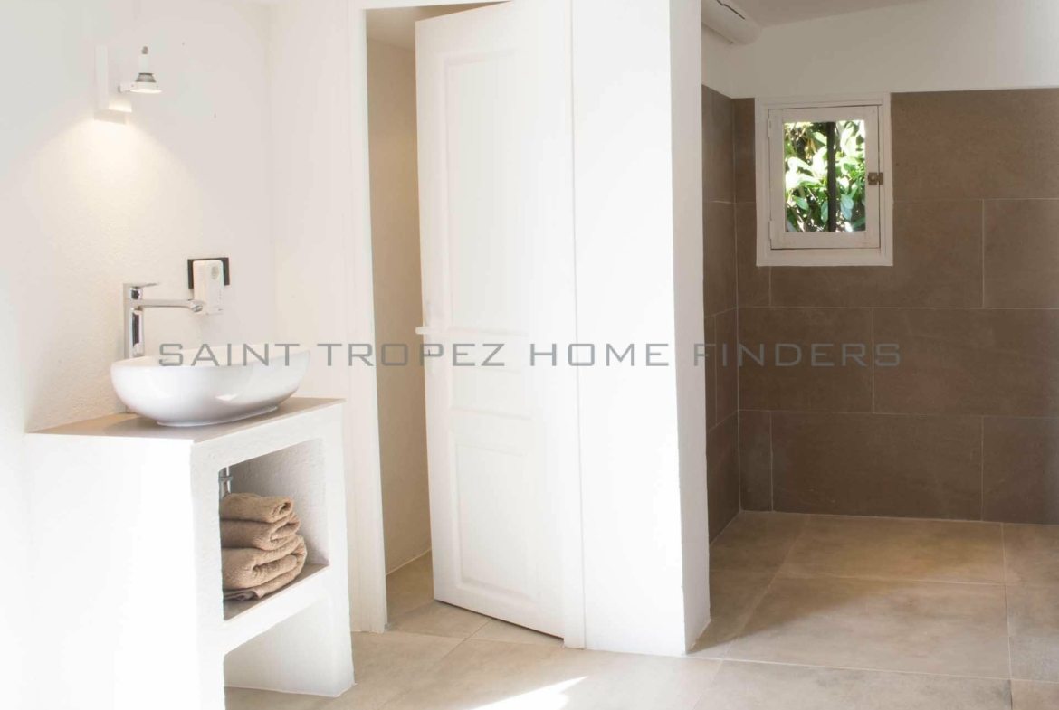 STHF5352 Villa with sea view over ” Ils d’Or” - ST TROPEZ HOME FINDERS
