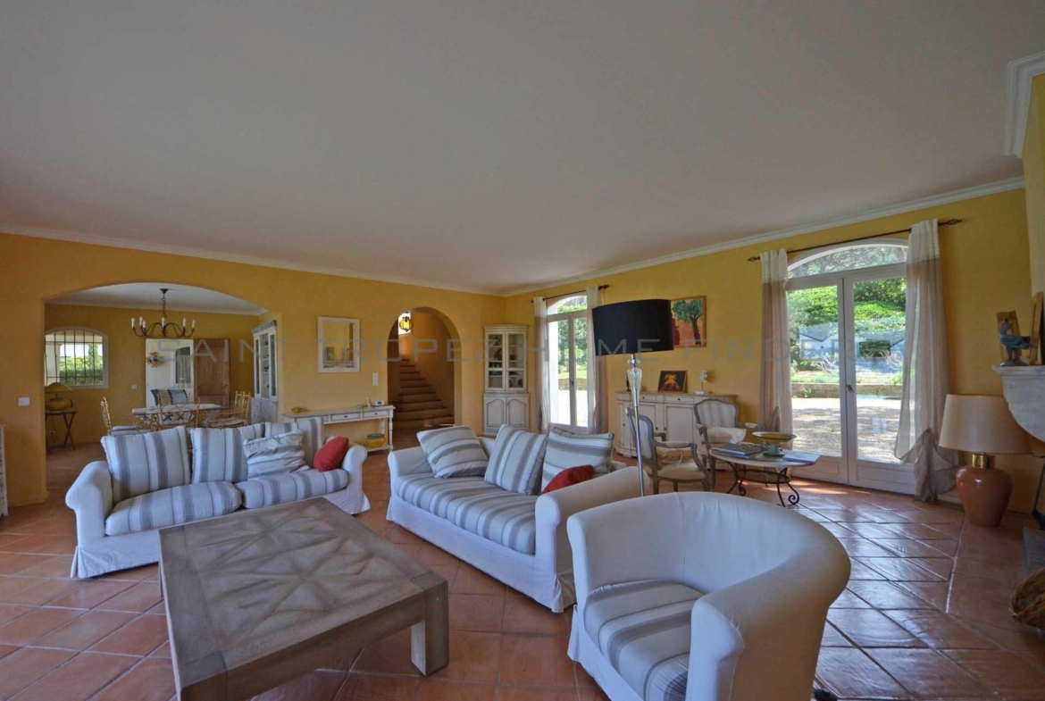 STHF5338 Villa provençale avec vue mer - ST TROPEZ HOME FINDERS