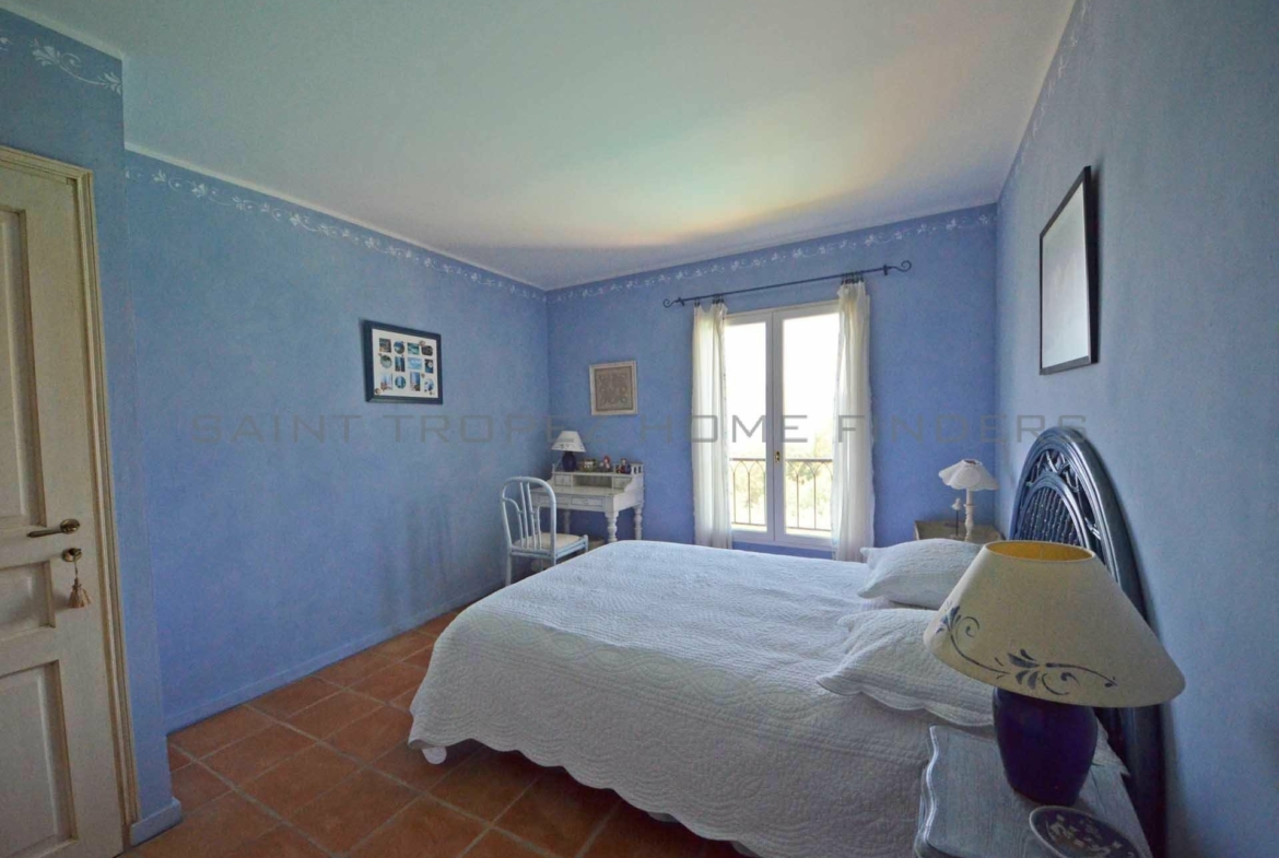 STHF5338 Villa provençale avec vue mer - ST TROPEZ HOME FINDERS