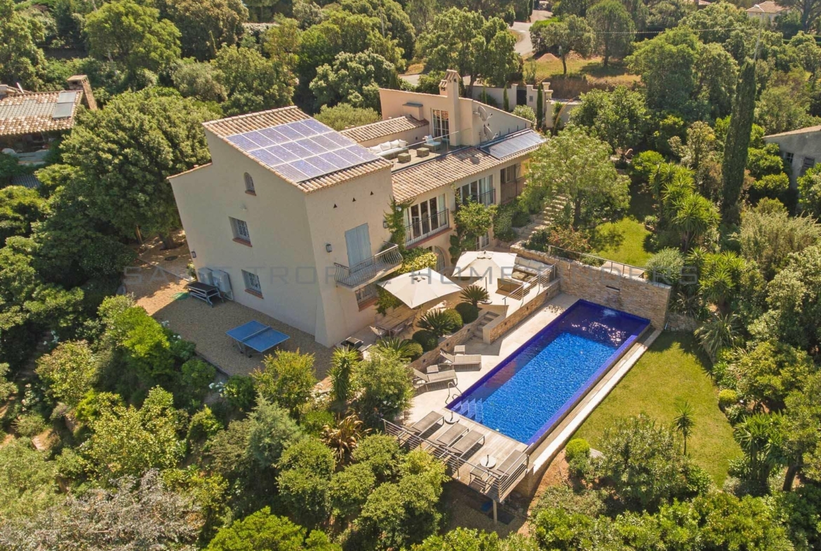 STHF5325 Renovated villa close to the village - ST TROPEZ HOME FINDERS
