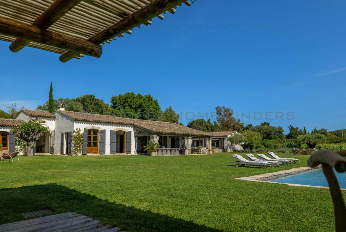 STHF5363 Wonderful villa in walking distance to the beach - ST TROPEZ HOME FINDERS