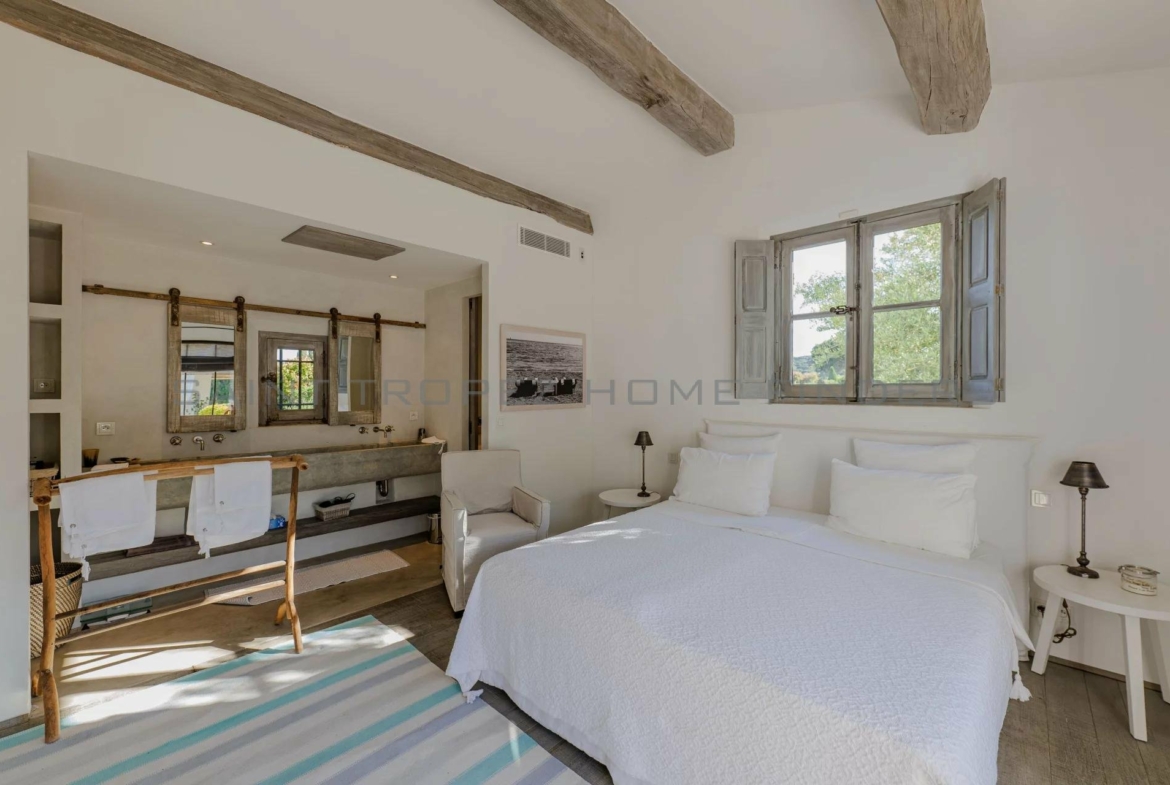 STHF5363 Wonderful villa in walking distance to the beach - ST TROPEZ HOME FINDERS