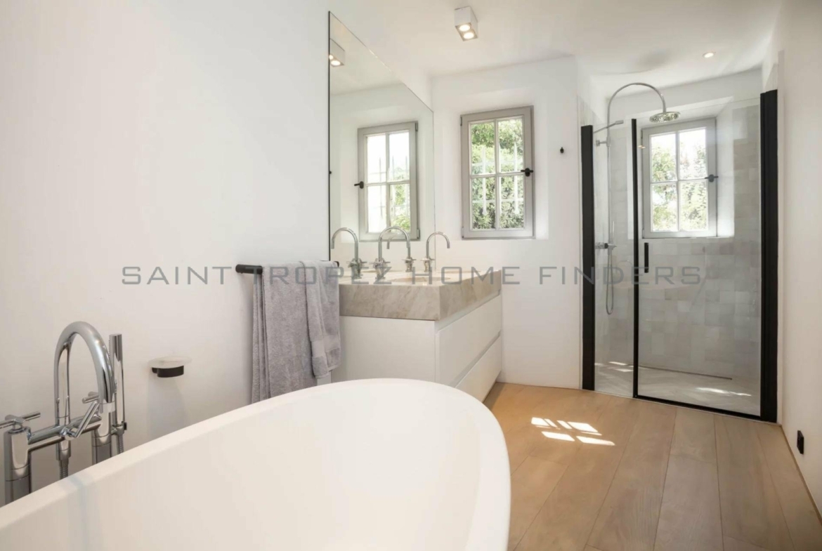  Villa moderne neuve avec vue mer panoramique - ST TROPEZ HOME FINDERS