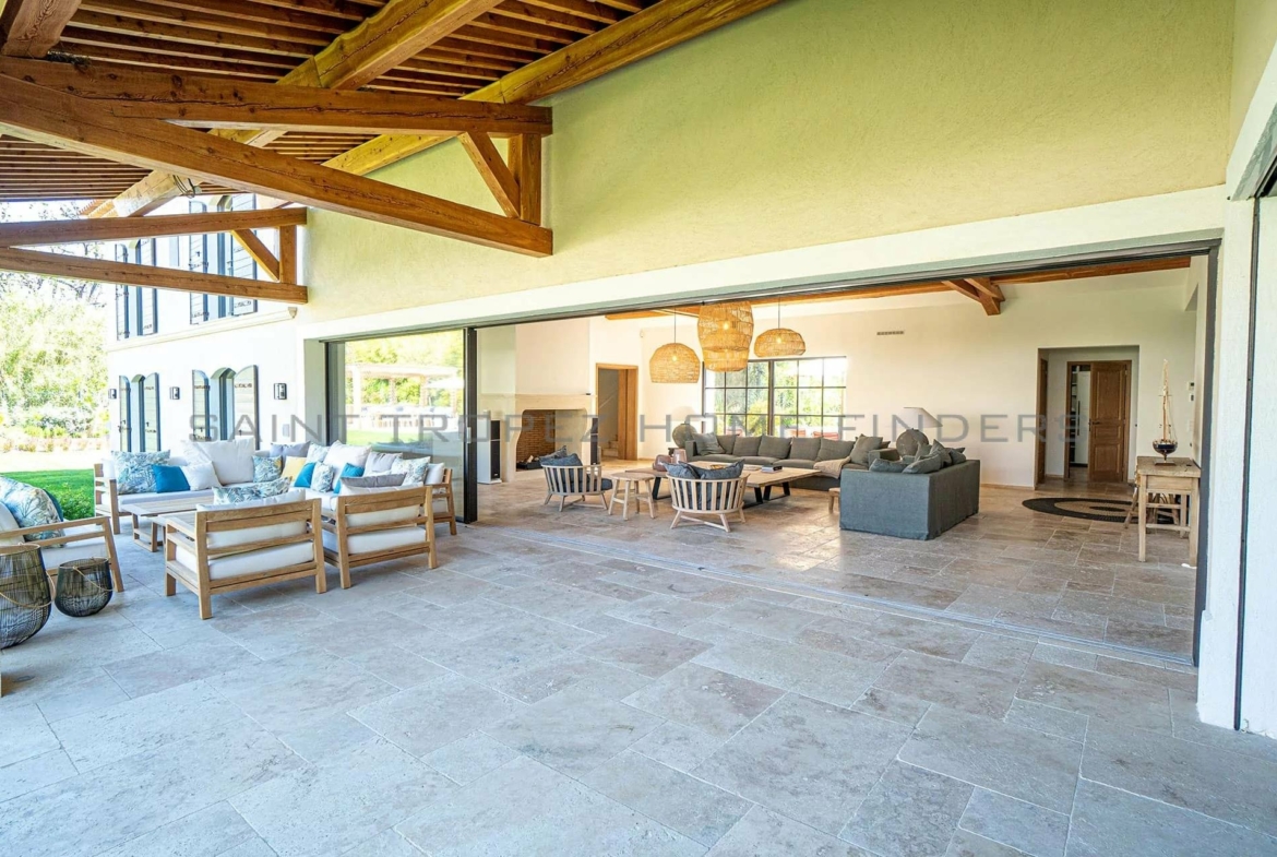 STHF5344 Exclusivity: Unique newbuilt villa in walking distance to the beach - ST TROPEZ HOME FINDERS