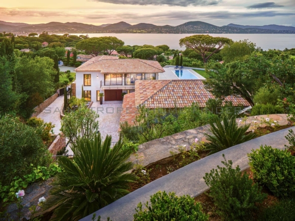 Magnifique villa avec vue mer St Tropez Home Finders