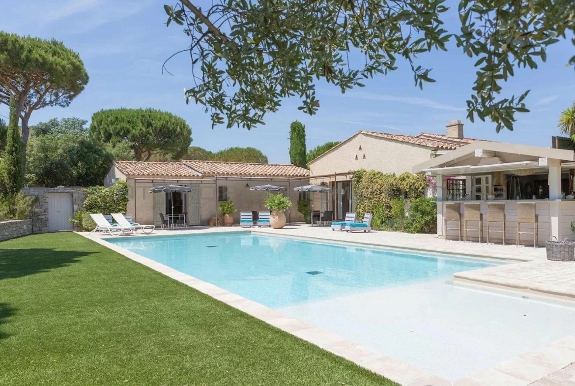 Belle villa avec vue mer à la campagne - ST TROPEZ HOME FINDERS