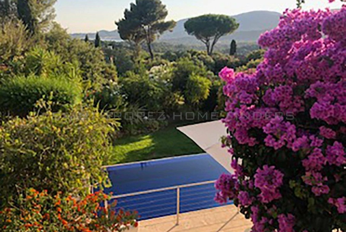  Renovated villa close to the village - ST TROPEZ HOME FINDERS