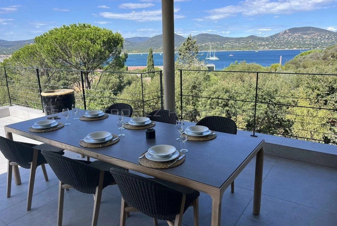 Superbe villa neuve avec vue mer - ST TROPEZ HOME FINDERS