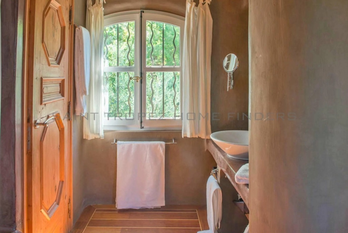  Meerblick nahe Place des Lices - ST TROPEZ HOME FINDERS