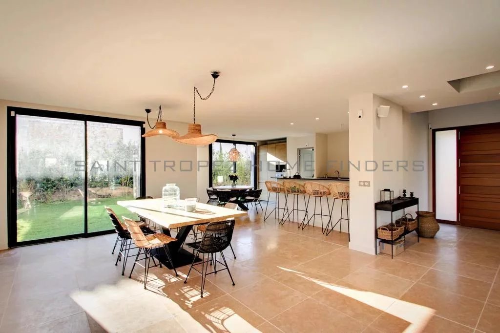  Neue Villa direkt am Strand - ST TROPEZ HOME FINDERS