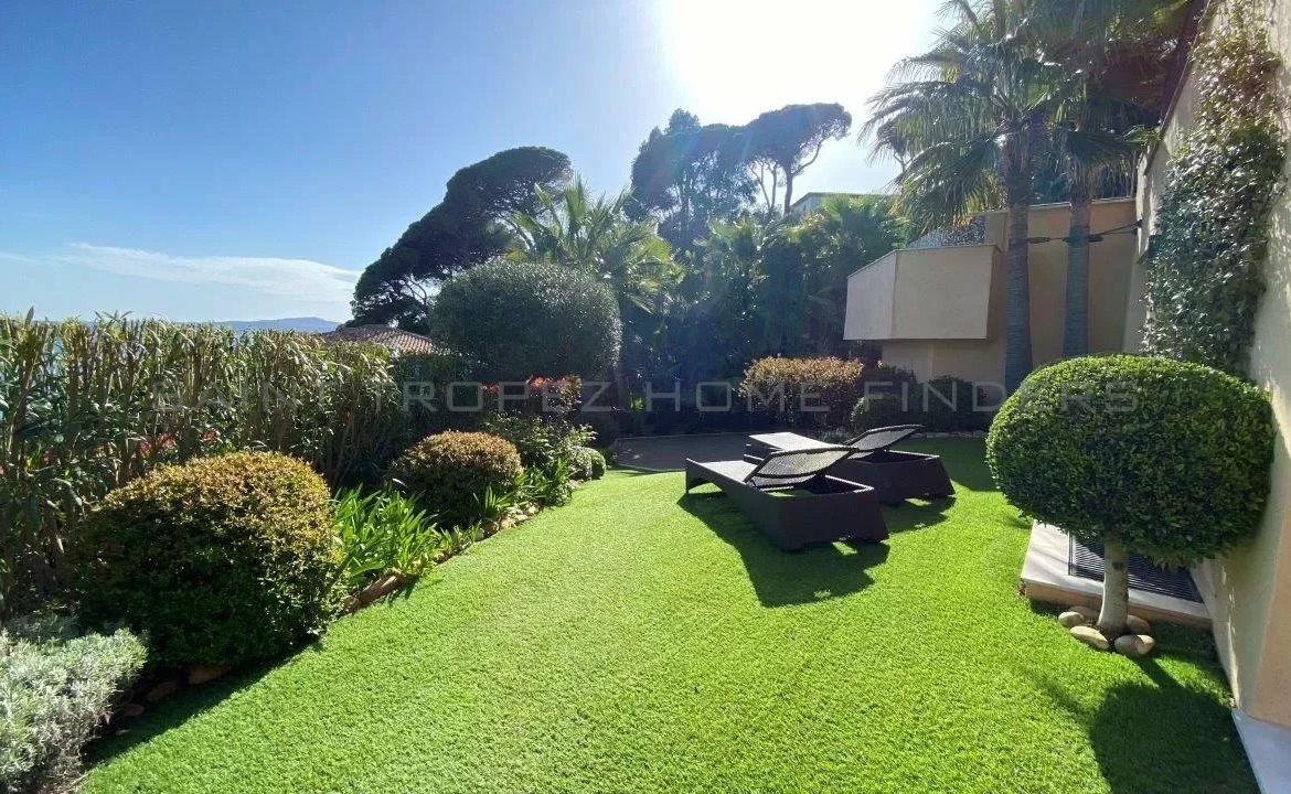  Superbe villa avec vue mer - ST TROPEZ HOME FINDERS