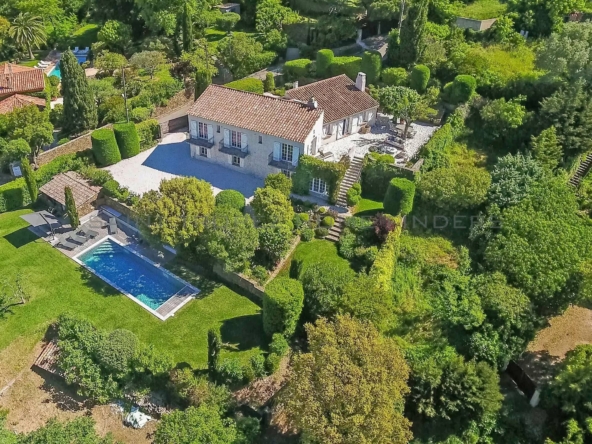 Villa with sea view over " Iles d'Or" St Tropez Home Finders