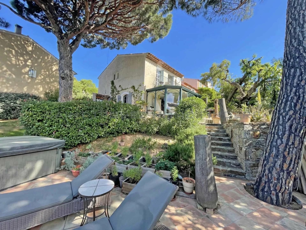 House with garden and sea view St Tropez Home Finders