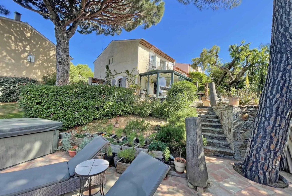  House with garden and sea view - ST TROPEZ HOME FINDERS