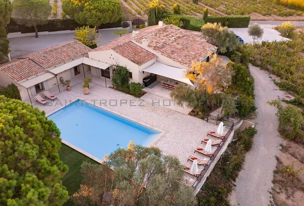 Belle villa avec vue mer à la campagne St Tropez Home Finders
