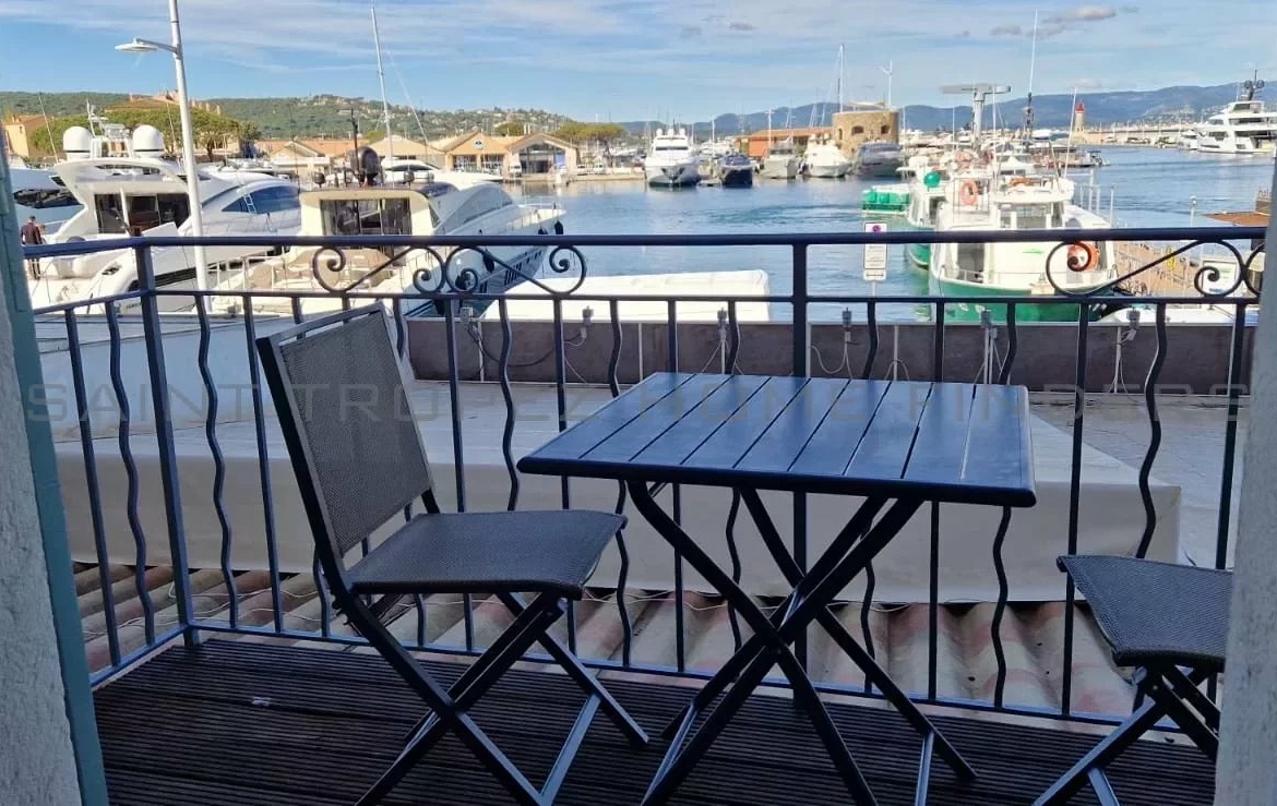  Apartment with sea view on the harbour of Saint Tropez - ST TROPEZ HOME FINDERS