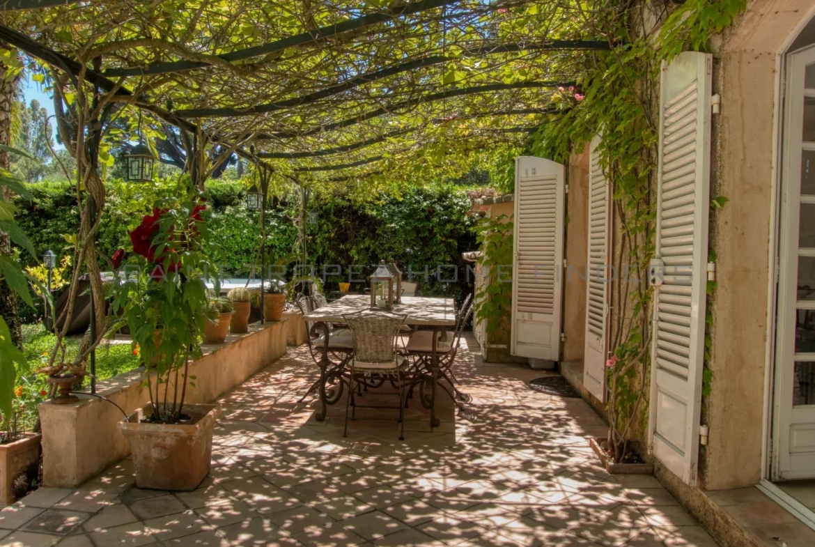  Just a few minutes’ walk from the center and port of Saint-Tropez - ST TROPEZ HOME FINDERS