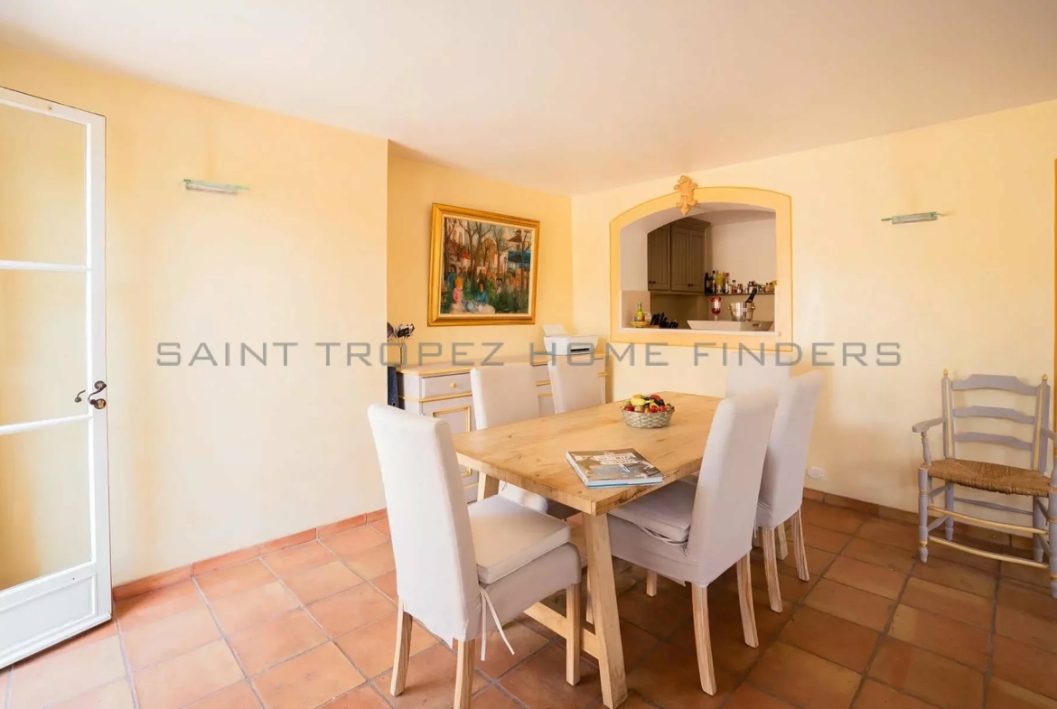  Haus zu Fuß von der Place des Lices - ST TROPEZ HOME FINDERS