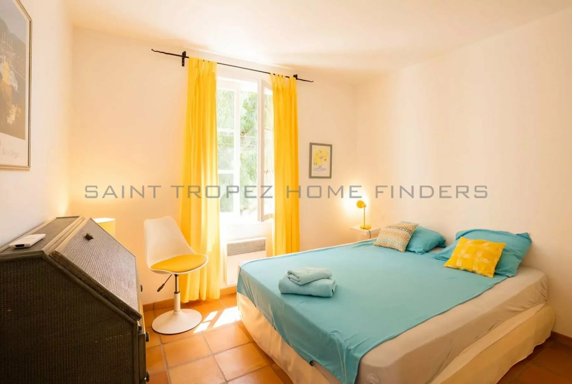  Haus zu Fuß von der Place des Lices - ST TROPEZ HOME FINDERS