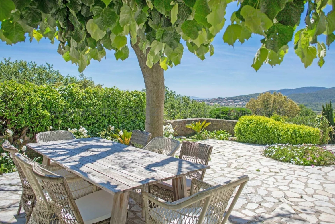  Villa with sea view over ” Iles d’Or” - ST TROPEZ HOME FINDERS