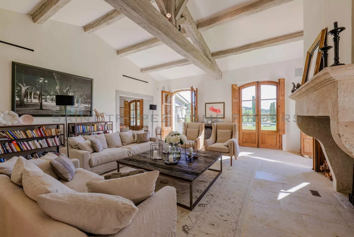  Superbe villa à pieds de la plage - ST TROPEZ HOME FINDERS