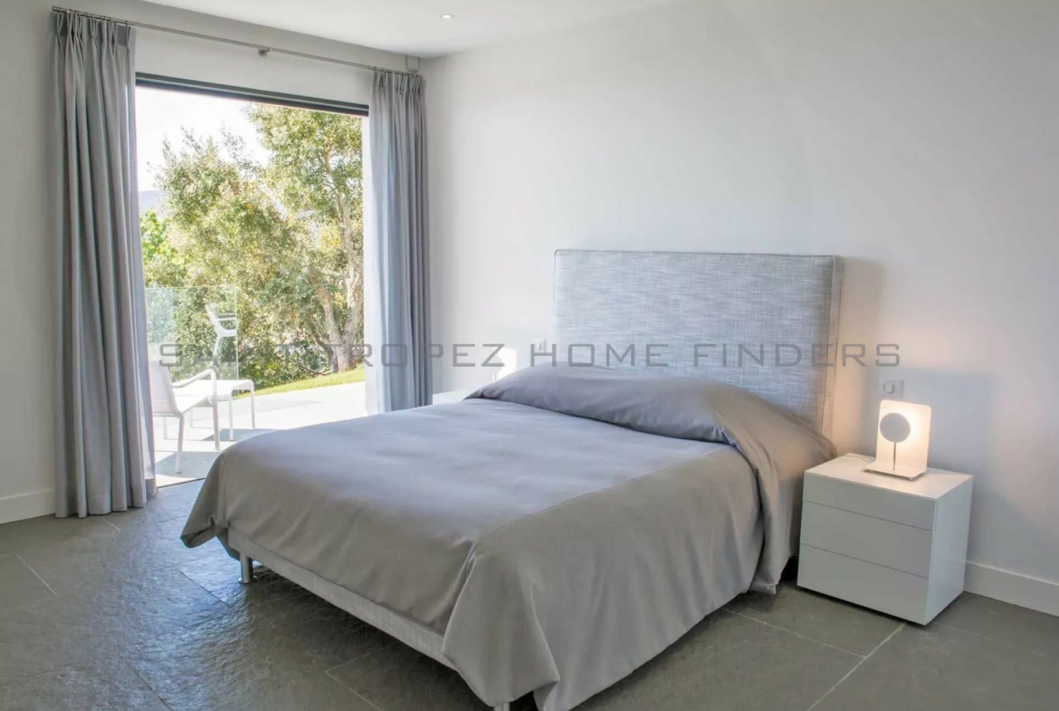  Neu erbaute Villa mit Panoramablick - ST TROPEZ HOME FINDERS