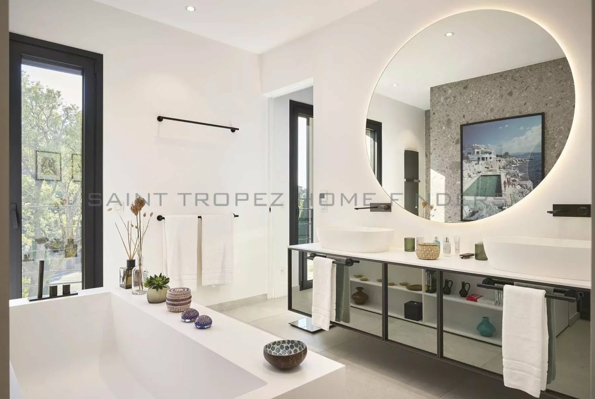  Magnifique villa avec vue mer - ST TROPEZ HOME FINDERS