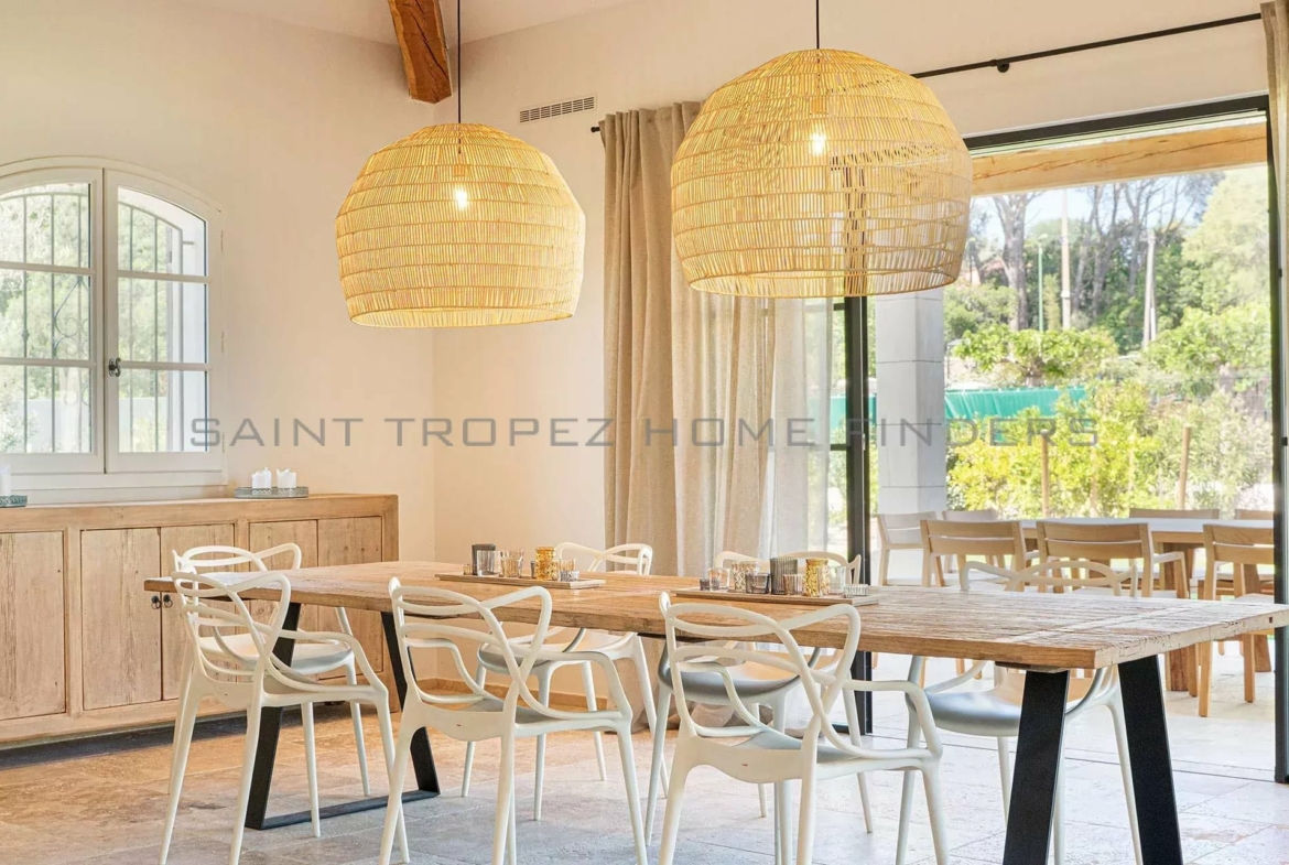  Villa neuve à pieds de la plage - ST TROPEZ HOME FINDERS