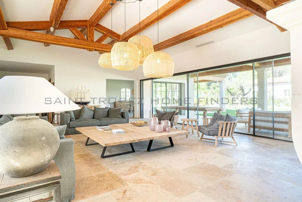  Villa neuve à pieds de la plage - ST TROPEZ HOME FINDERS