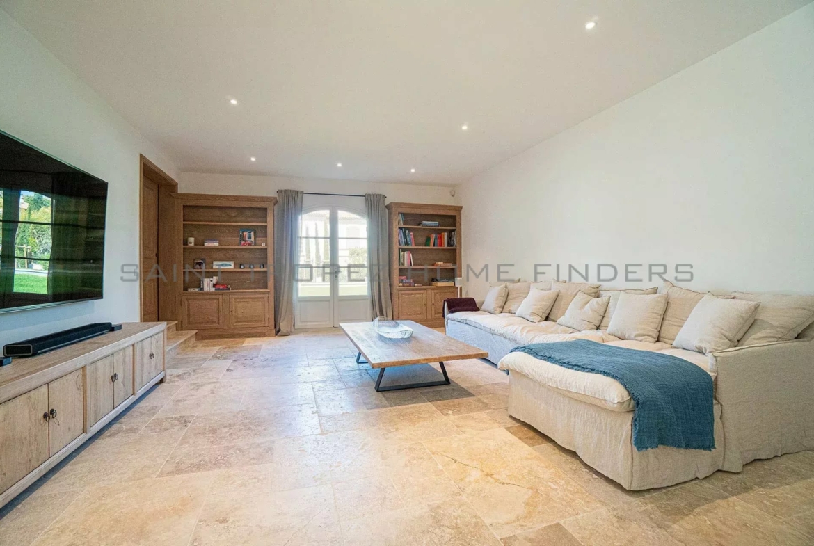  Villa neuve à pieds de la plage - ST TROPEZ HOME FINDERS