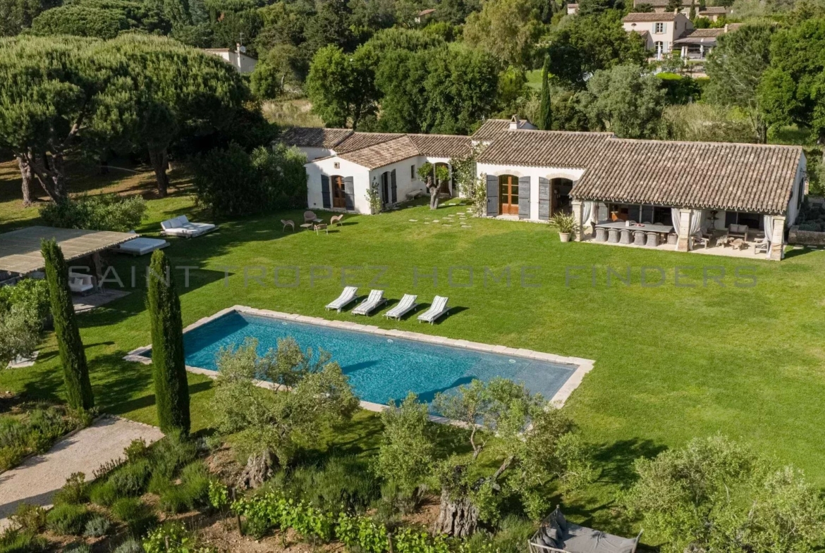  Superbe villa à pieds de la plage - ST TROPEZ HOME FINDERS