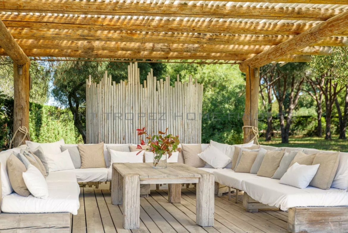  Superbe villa à pieds de la plage - ST TROPEZ HOME FINDERS