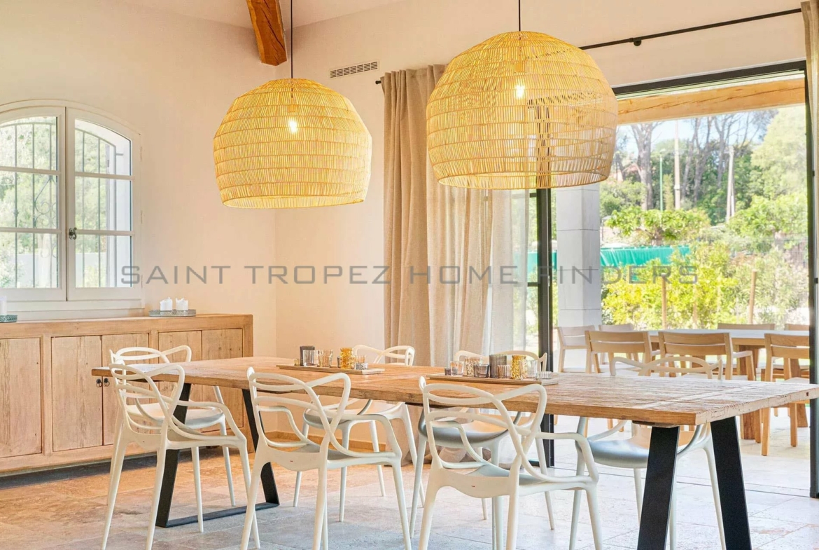  Villa neuve à pieds de la plage - ST TROPEZ HOME FINDERS