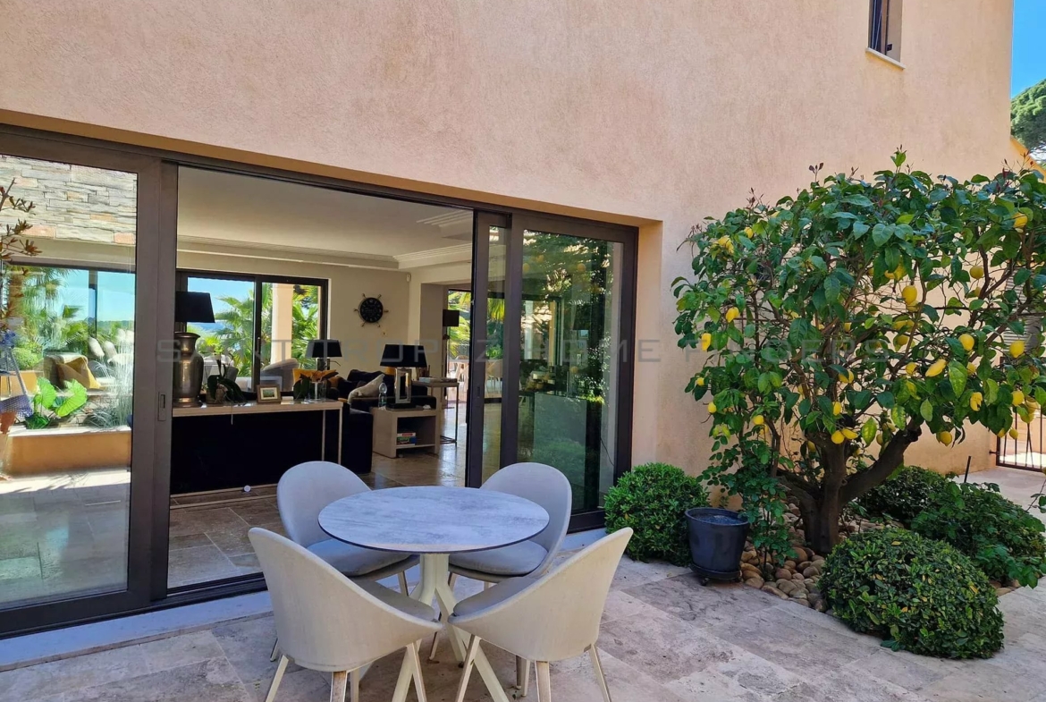  Superbe villa avec vue mer - ST TROPEZ HOME FINDERS