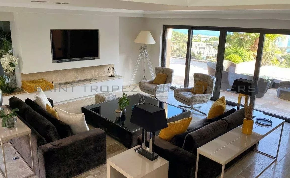  Wonderful villa with sea view - ST TROPEZ HOME FINDERS