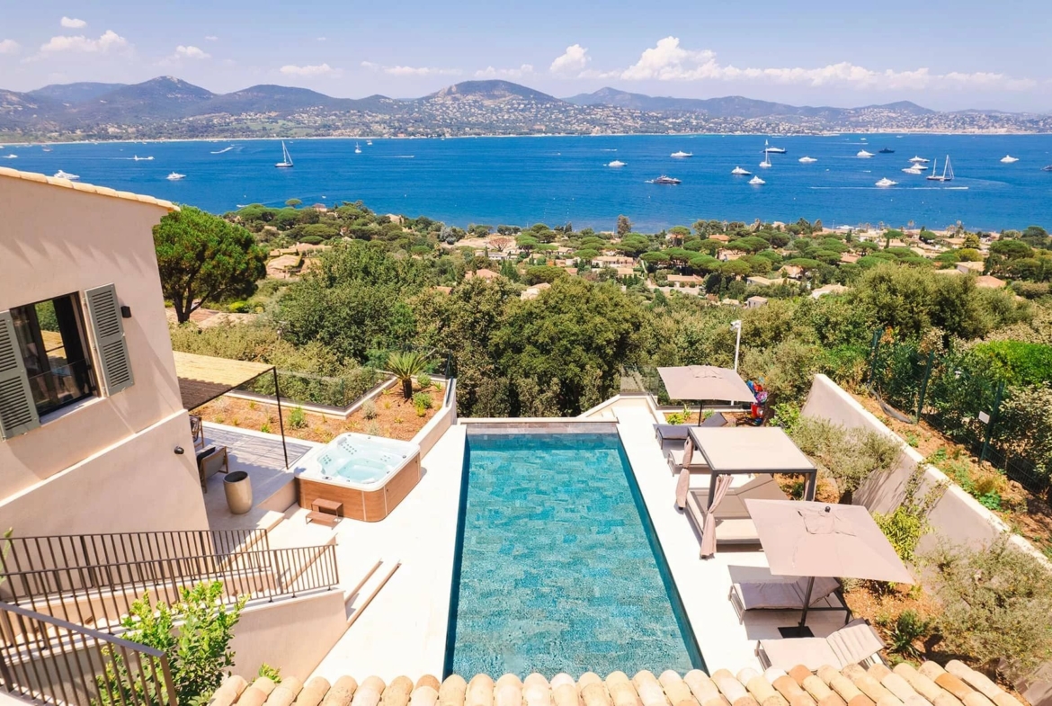  Vermietung: Wunderschöne neue Villa mit Meerblick - ST TROPEZ HOME FINDERS