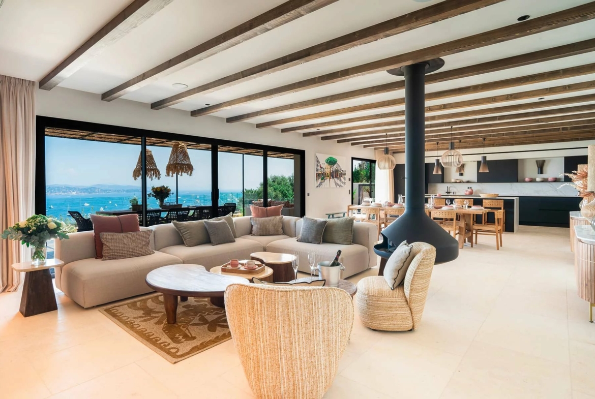  Vermietung: Wunderschöne neue Villa mit Meerblick - ST TROPEZ HOME FINDERS