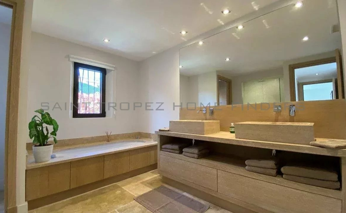  Herrliche Villa mit Meerblick - ST TROPEZ HOME FINDERS