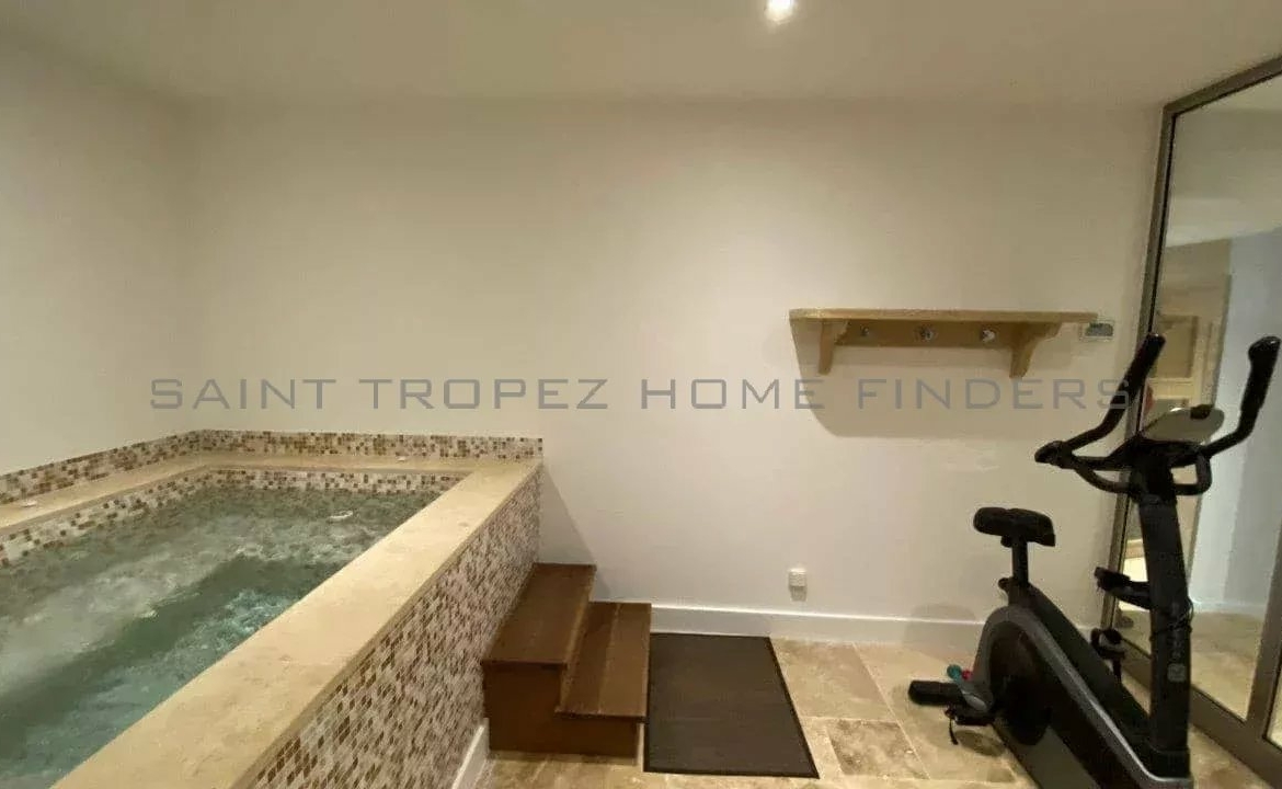  Herrliche Villa mit Meerblick - ST TROPEZ HOME FINDERS