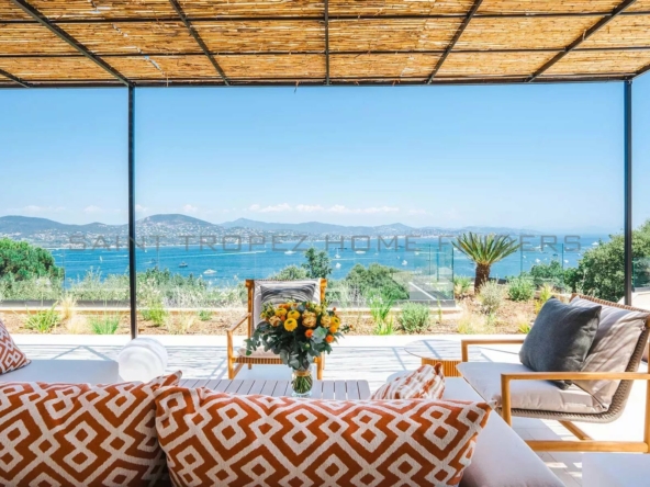 Vermietung: Wunderschöne neue Villa mit Meerblick St Tropez Home Finders
