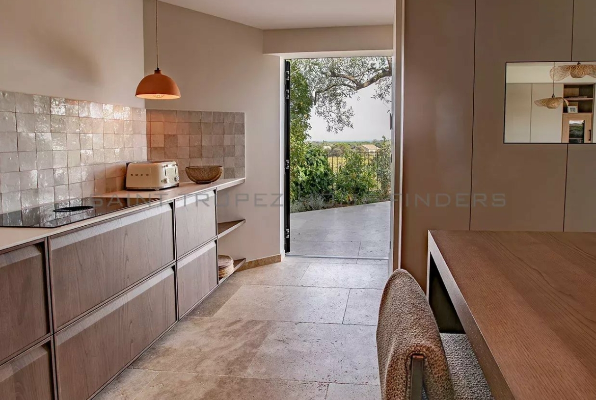  Schöne Villa mit Meerblick auf dem Land - ST TROPEZ HOME FINDERS