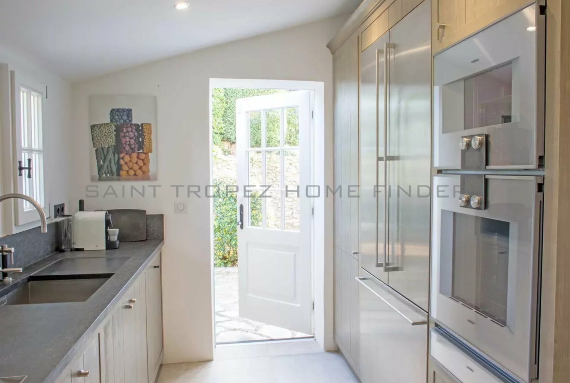  Villa mit Blick auf die goldenen Inseln - ST TROPEZ HOME FINDERS