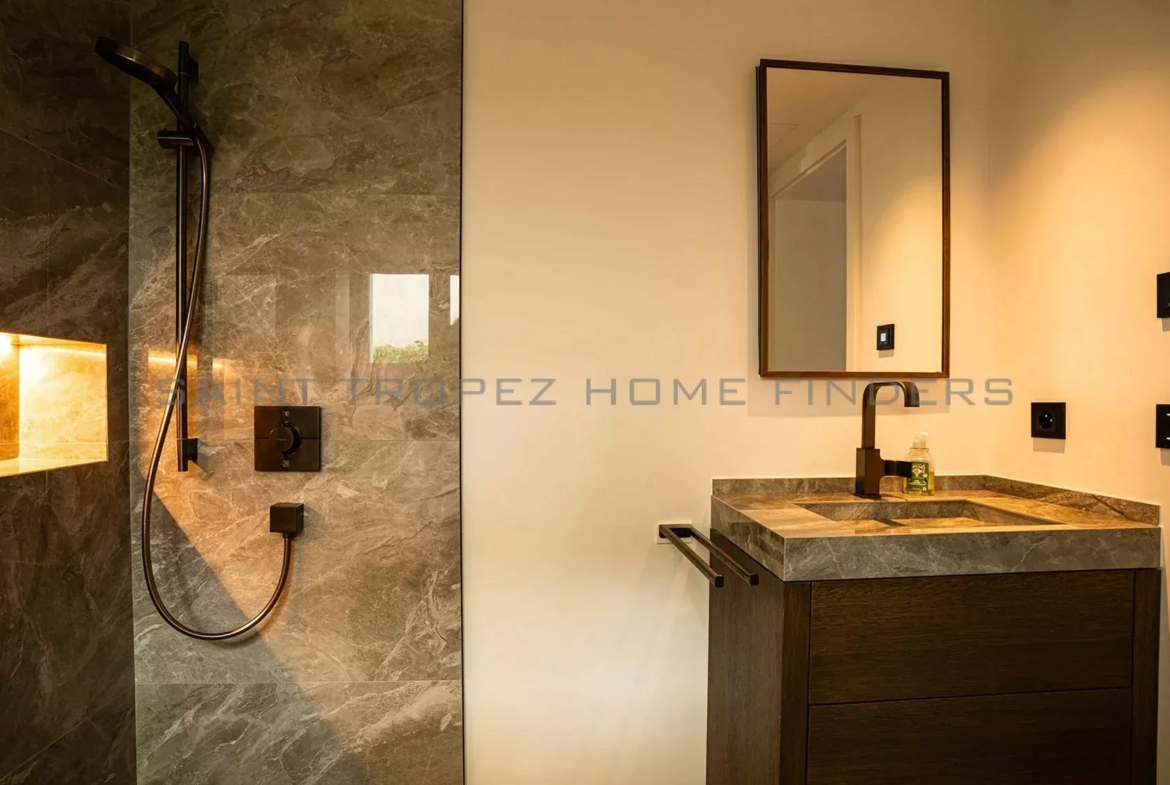  A vendre Villa Saint Tropez centre - ST TROPEZ HOME FINDERS