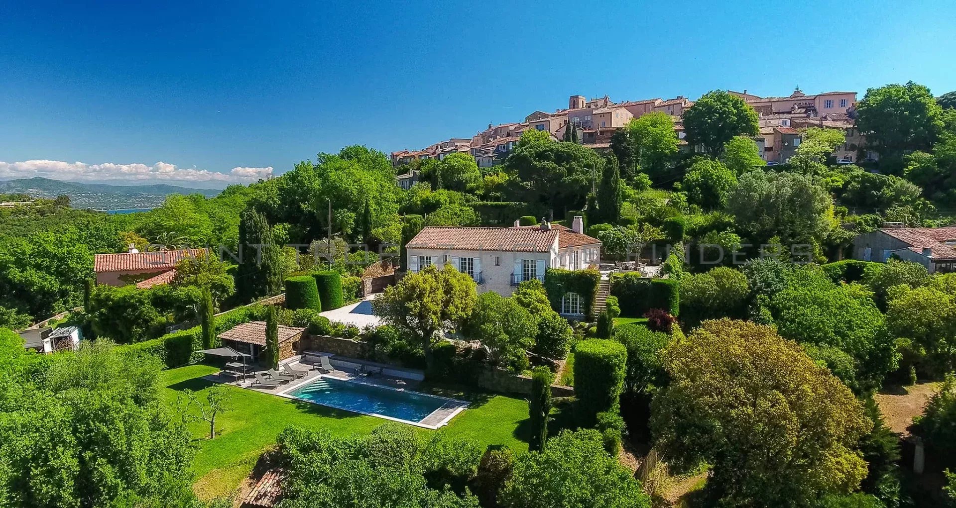  Villa mit Blick auf die goldenen Inseln - ST TROPEZ HOME FINDERS