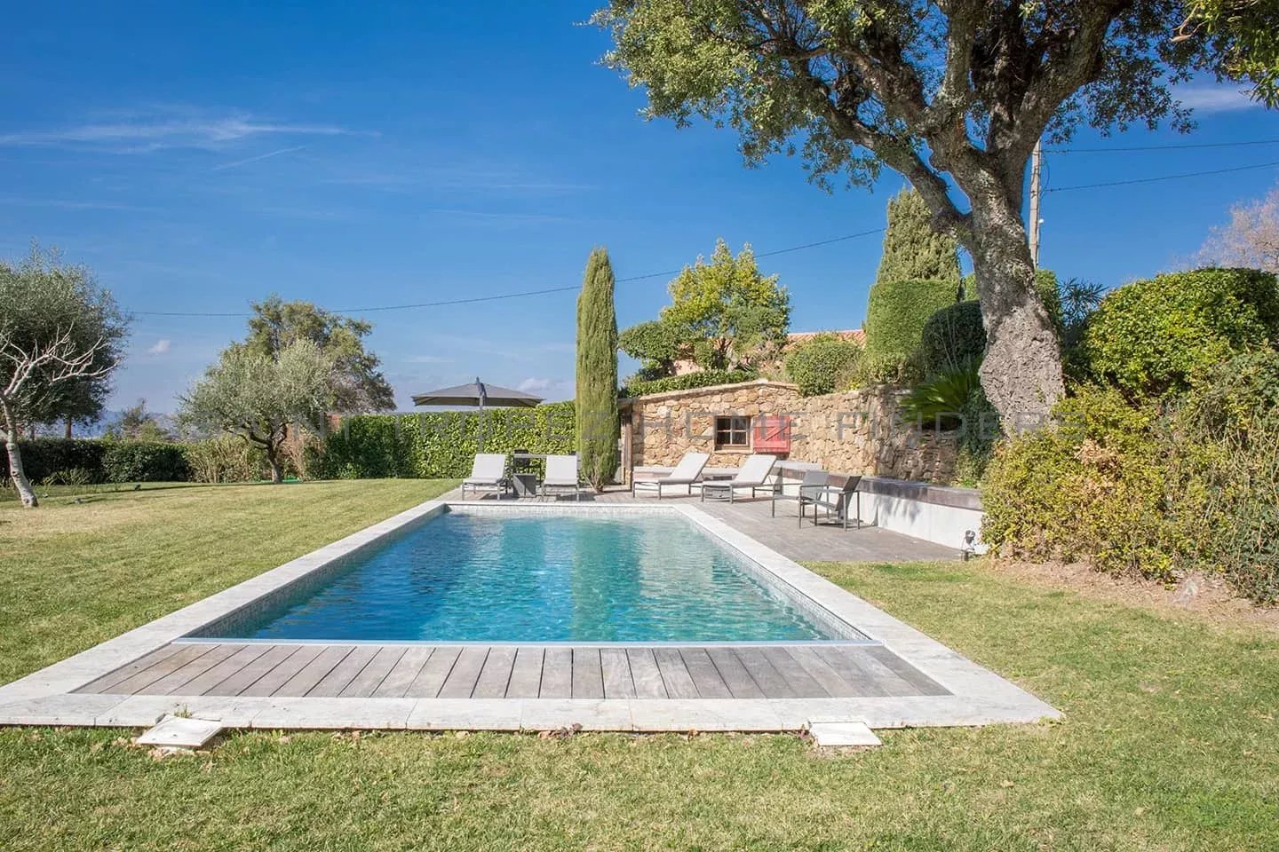  Villa mit Blick auf die goldenen Inseln - ST TROPEZ HOME FINDERS