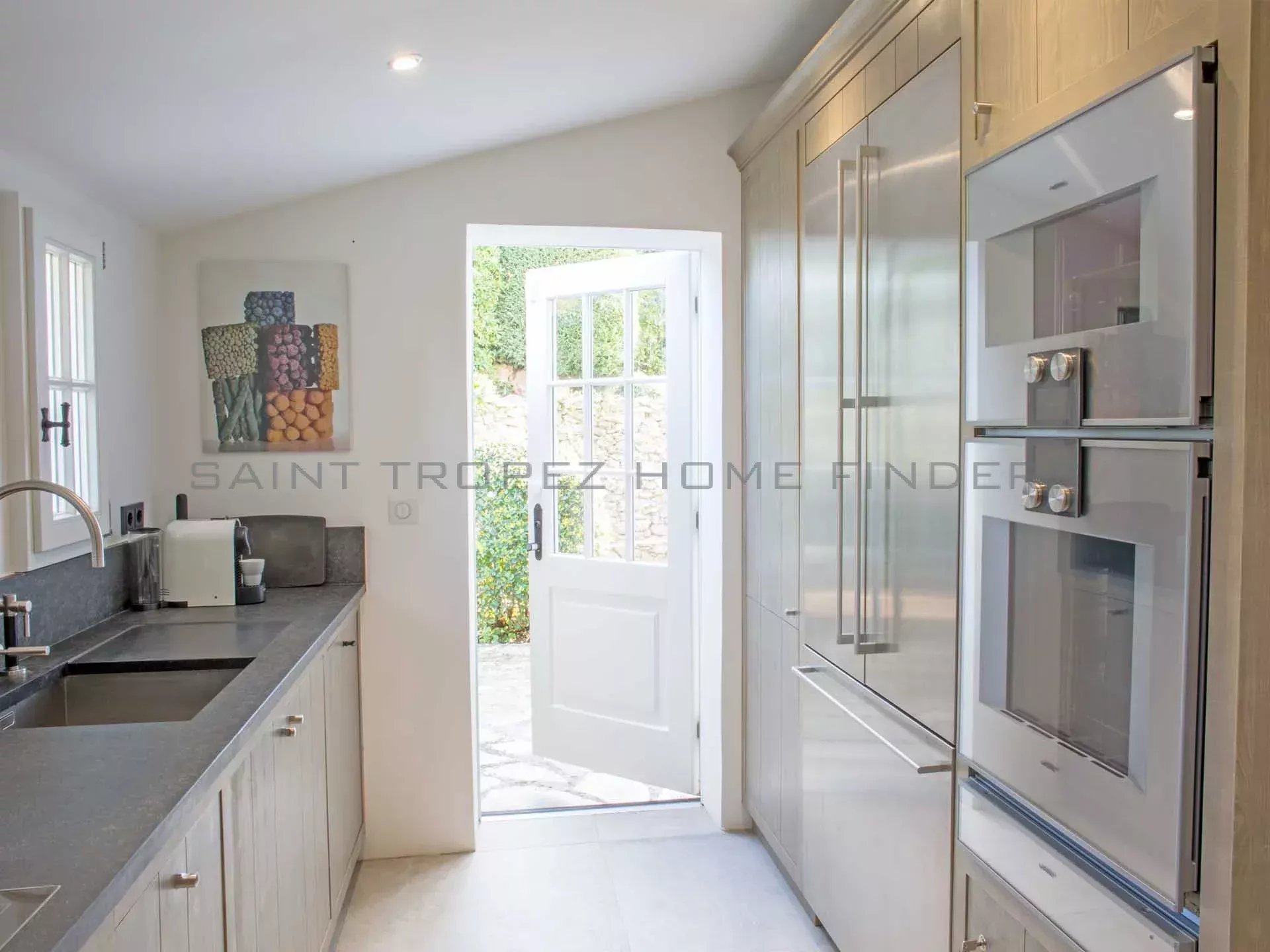  Villa mit Blick auf die goldenen Inseln - ST TROPEZ HOME FINDERS