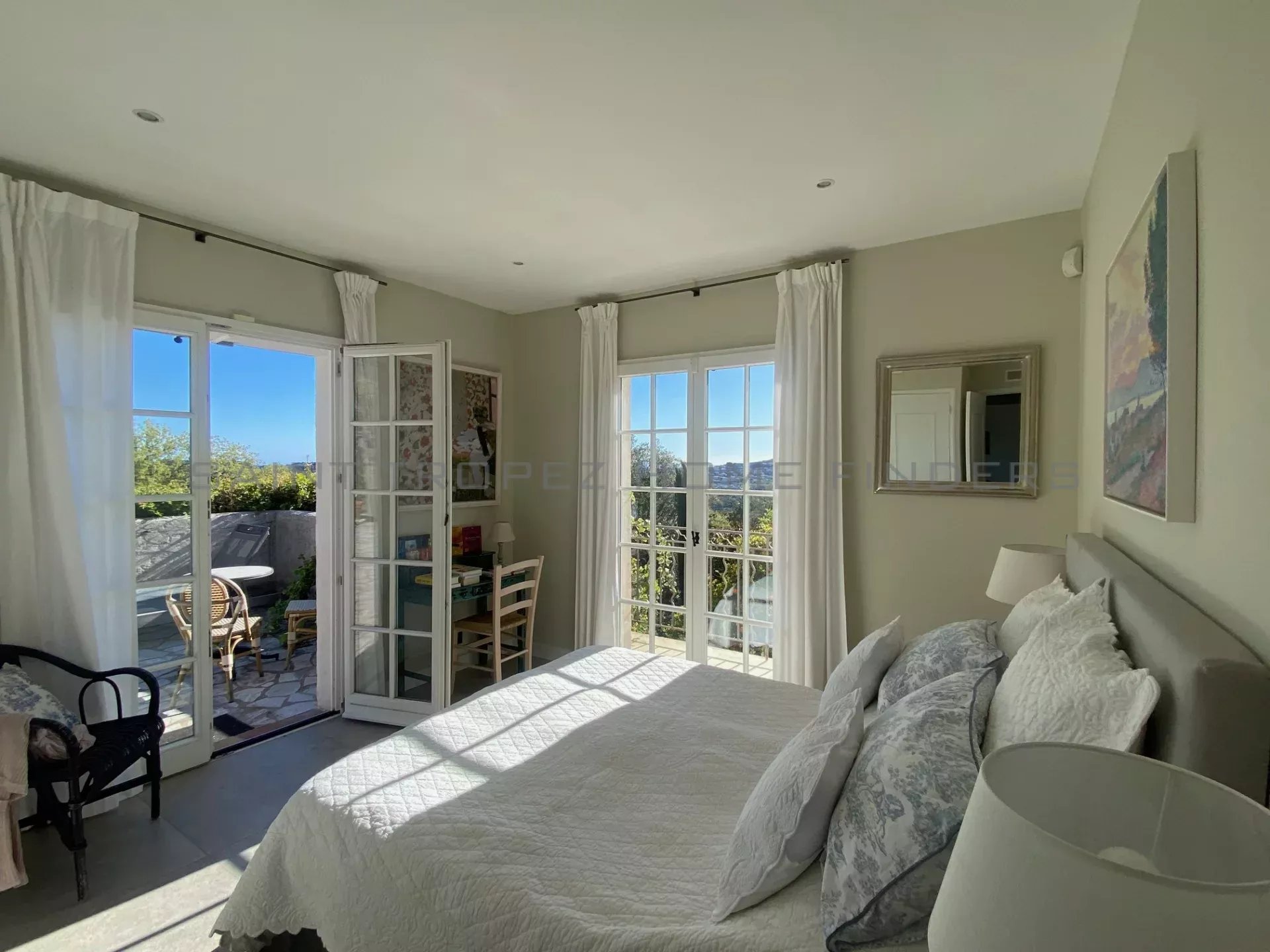  Villa mit Blick auf die goldenen Inseln - ST TROPEZ HOME FINDERS