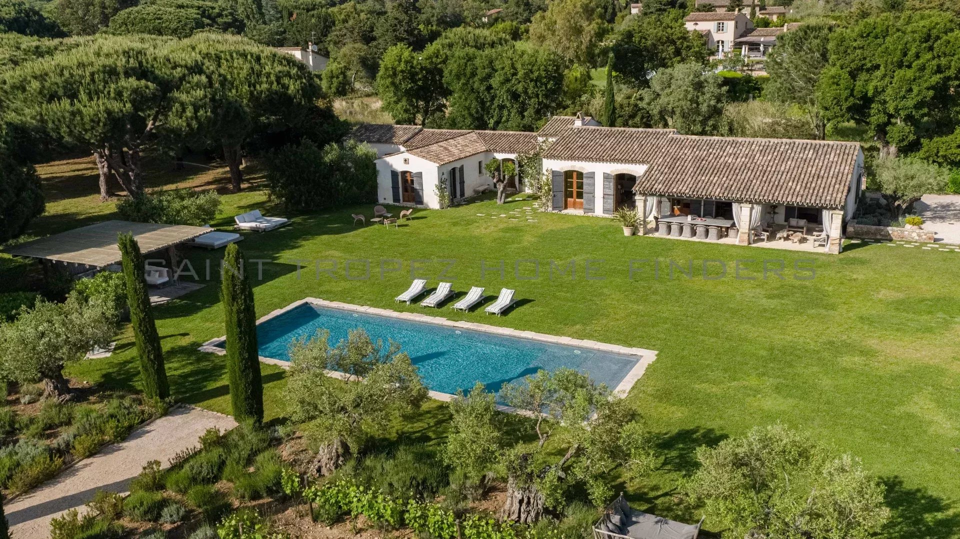  Superbe villa à pieds de la plage - ST TROPEZ HOME FINDERS